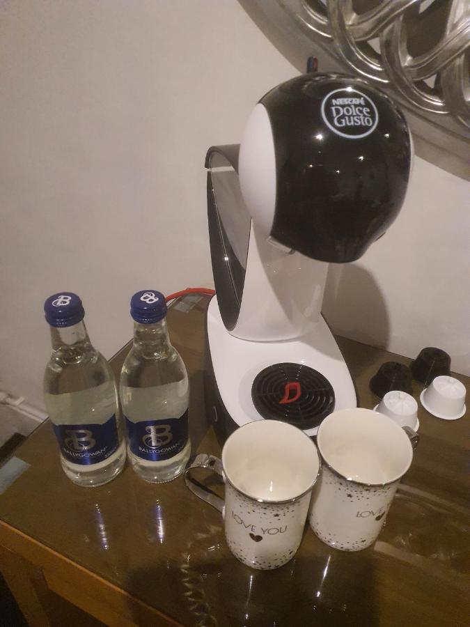 The Swan @ Stoford Otel Dış mekan fotoğraf A Nespresso coffee machine