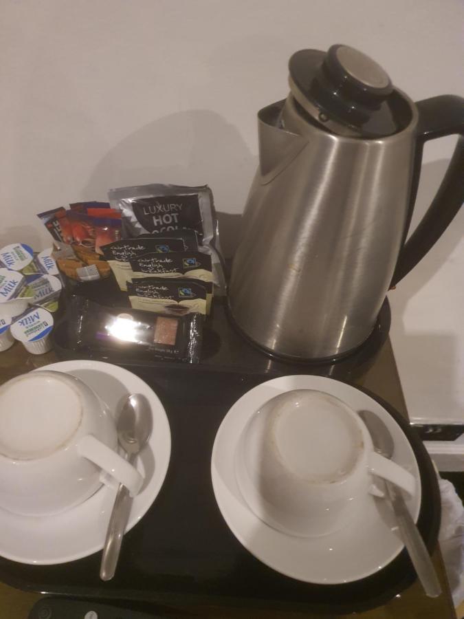 The Swan @ Stoford Otel Dış mekan fotoğraf A kettle with a selection of tea and coffee